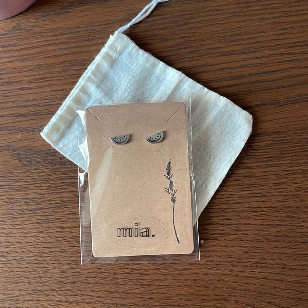 MIA. earrings style 11.